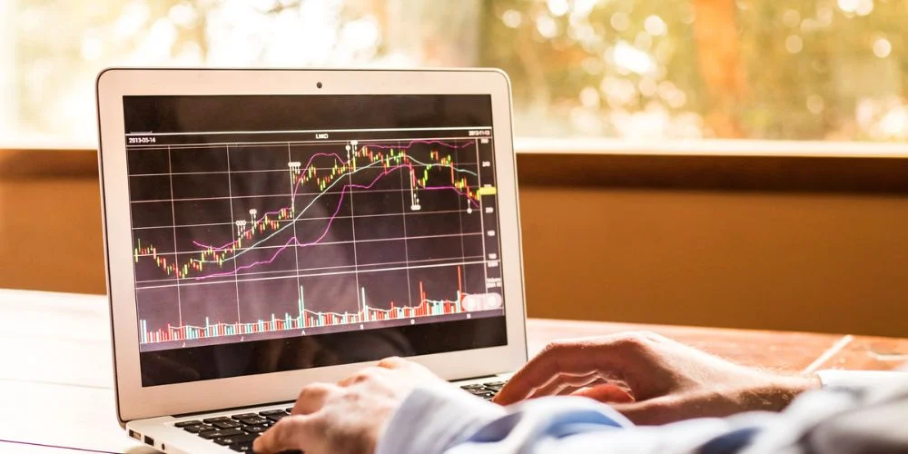 Menguasai Forex di Tahun 2025: Strategi Menang, Inovasi AI, dan Mindset Trader Profesional